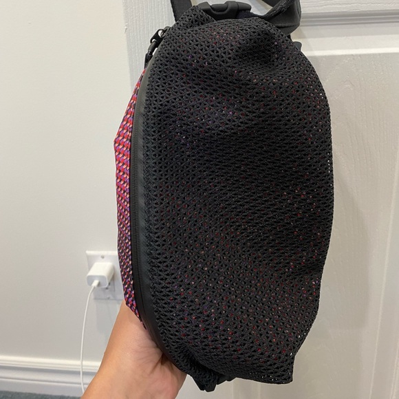 Lululemon All Hours Belt Bag *SeaWheeze
Race Pace Flare Multi / Black - Picture 3 of 8